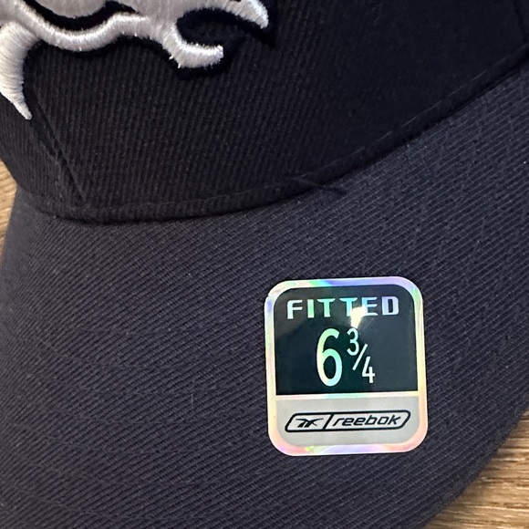 Reebok Black Fitted Cap with White Logo - Picture 2 of 4